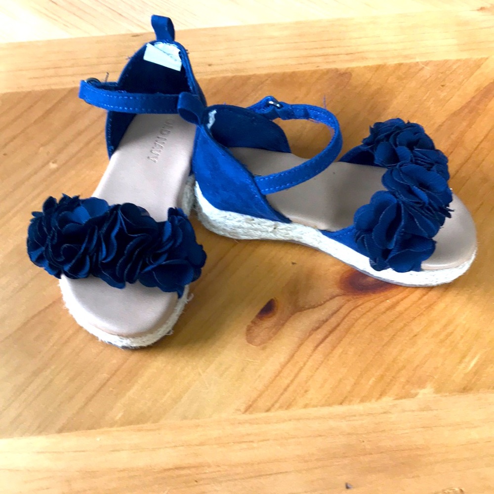Navy toddler ruffled sandals